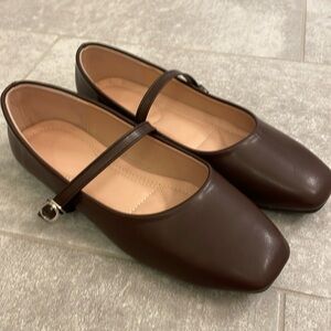Women’s rich brown ballet flat